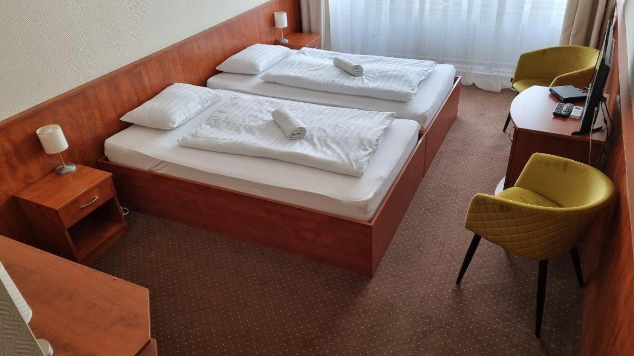 Sport Hotel Tatabanya Exterior photo